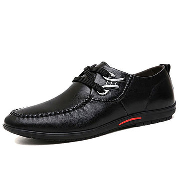 Les hommes de dentelle métallique plate en cuir articiel conduite chaussures de sport