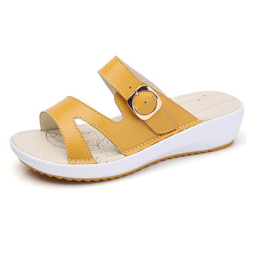 Chaussures&nbsp;à&nbsp;talon&nbsp;compensé&nbsp;à&nbsp;manches courtes