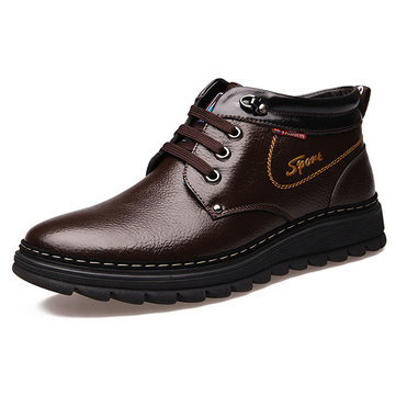 Des hommes nouveaux hiver gardent coton en peluche en cuir confortable et chaleureux lacent des bottes antidérapantes